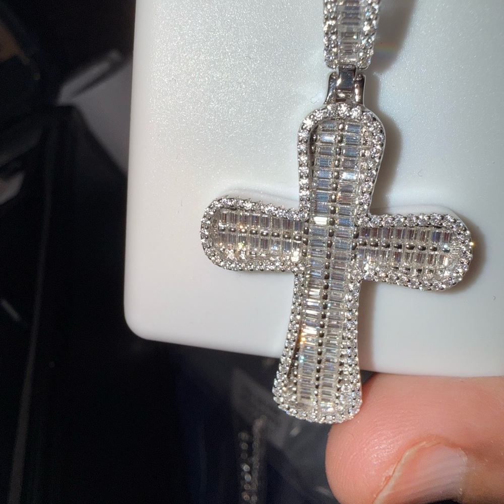 Solid 925 Sterling Silver Unisex Round & Baguette Criss Cross Moissanite Pendant - Picture 3 of 7